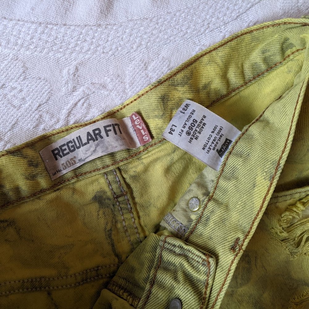 LEVI'S - 505 Frayed Cut-Off Yellow Swirl Shorts - Picture 5 of 10